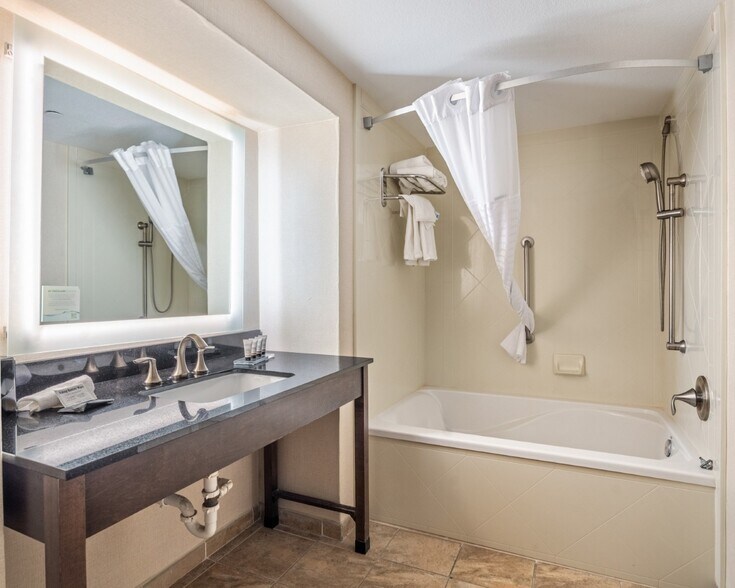More Photos Of 1103 Hobbs Hwy, Seminole Hotel For Sale