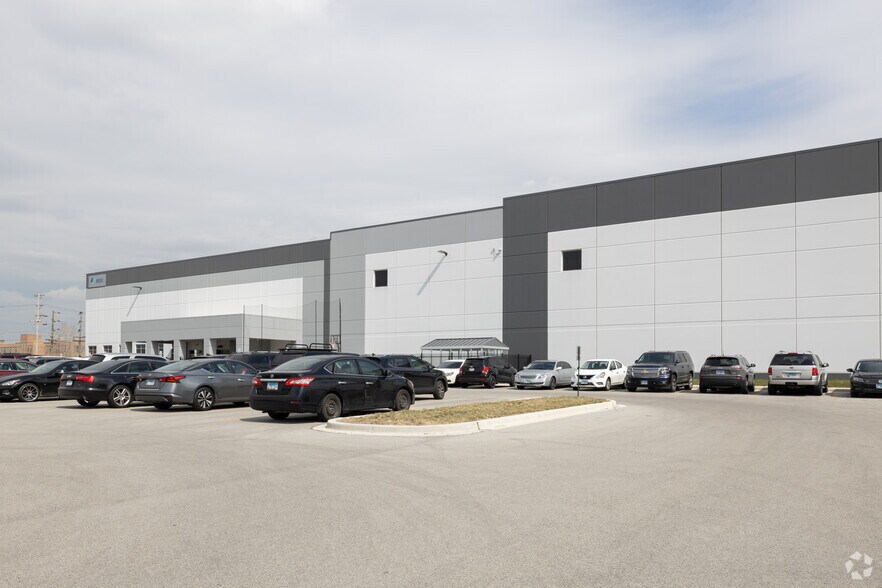 More Photos Of 6900 S Central Ave, Bedford Park Industrial For Lease