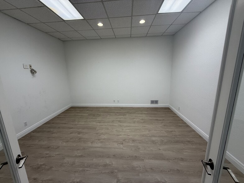 More Photos Of 12350-12360 Wiles Rd, Coral Springs Warehouse For Lease