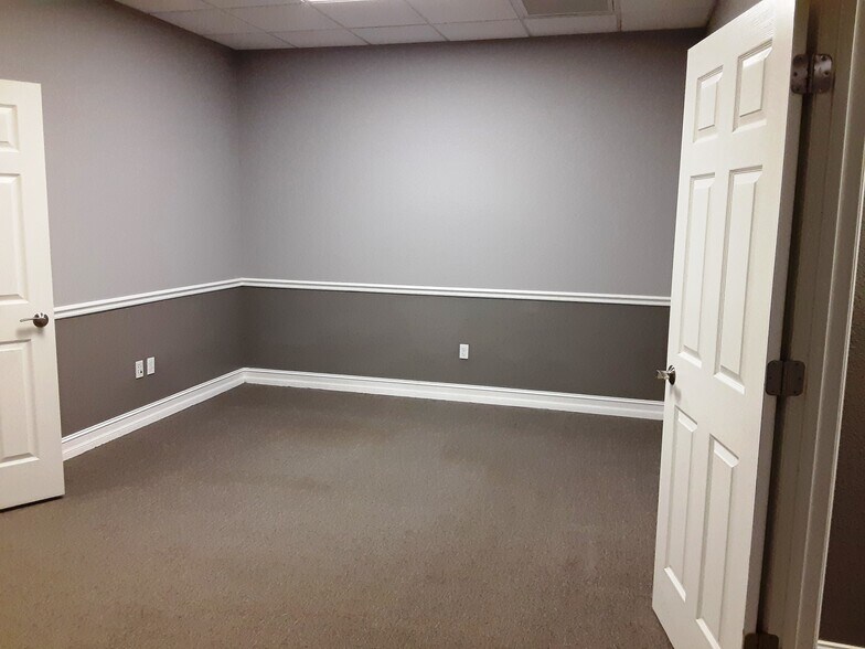 More Photos Of 4975-4977 Royal Gulf Cir, Fort Myers Medical For Lease