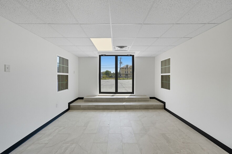 More Photos Of 4909 Main St, Houston Medical For Lease