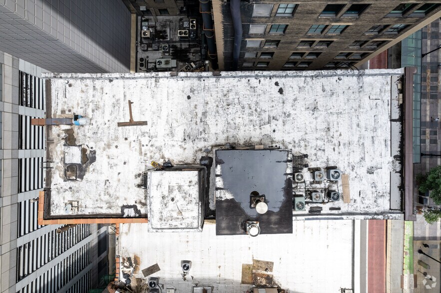 More Photos Of 166 W Washington St, Chicago Loft Creative Space For Lease