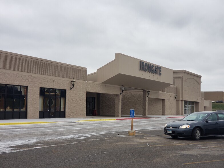 More Photos Of 990 W 41st St, Hibbing Unknown For Lease