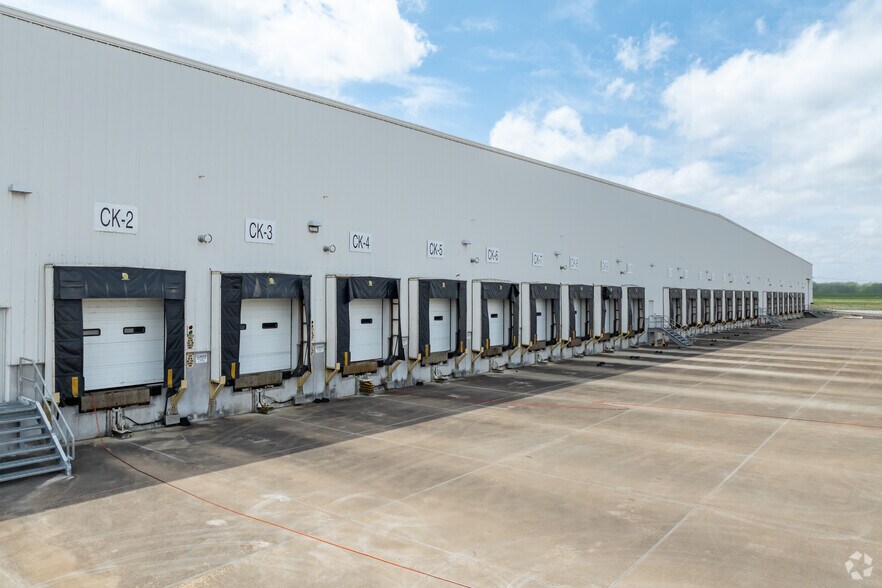 More Photos Of 3231 Paul R Lowry Rd, Memphis Industrial For Lease