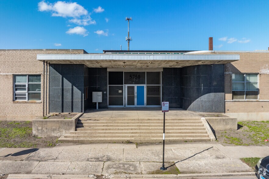 More Photos Of 1801-1829 N Monitor Ave, Chicago Manufacturing For Lease