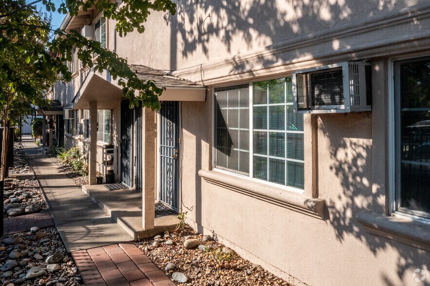 More Photos Of 2700 32nd St, Sacramento Multifamily For Sale
