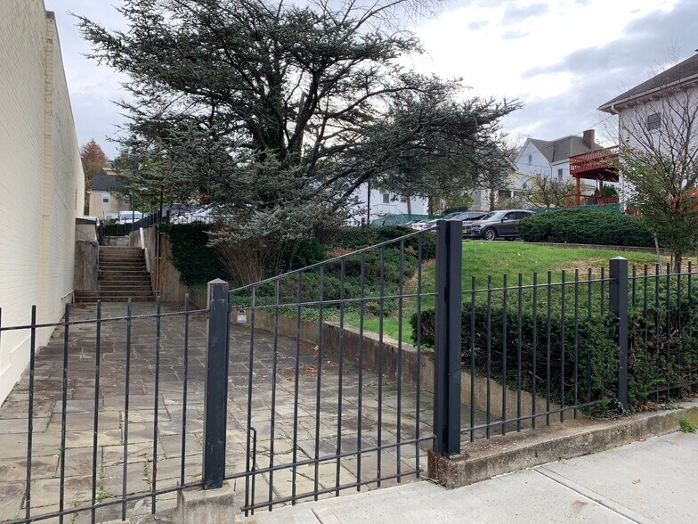 More Photos Of 2 S Broadway, Tarrytown Restaurant For Sale