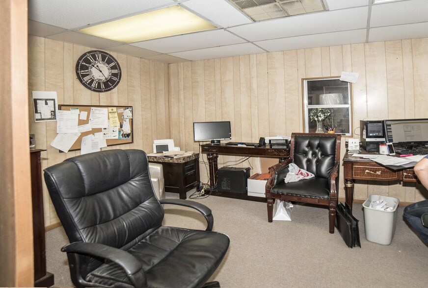 More Photos Of 4214 W Virginia Ave, Tampa Warehouse For Lease