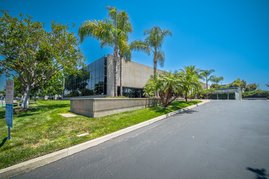 More Photos Of 2261 Rutherford Rd, Carlsbad Research And Development For Lease