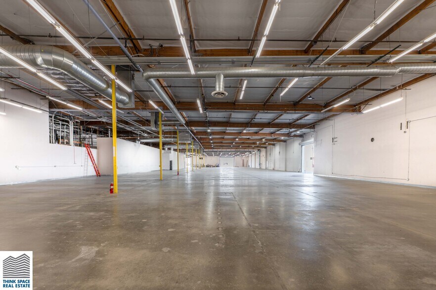 More Photos Of 9419 Mason Ave, Chatsworth Manufacturing For Lease