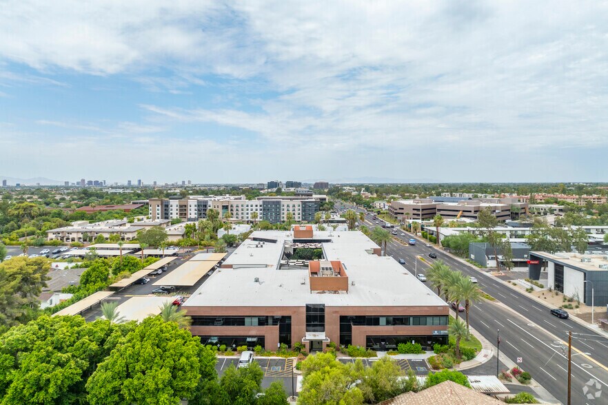 More Photos Of 3333 E Camelback Rd, Phoenix Office For Lease