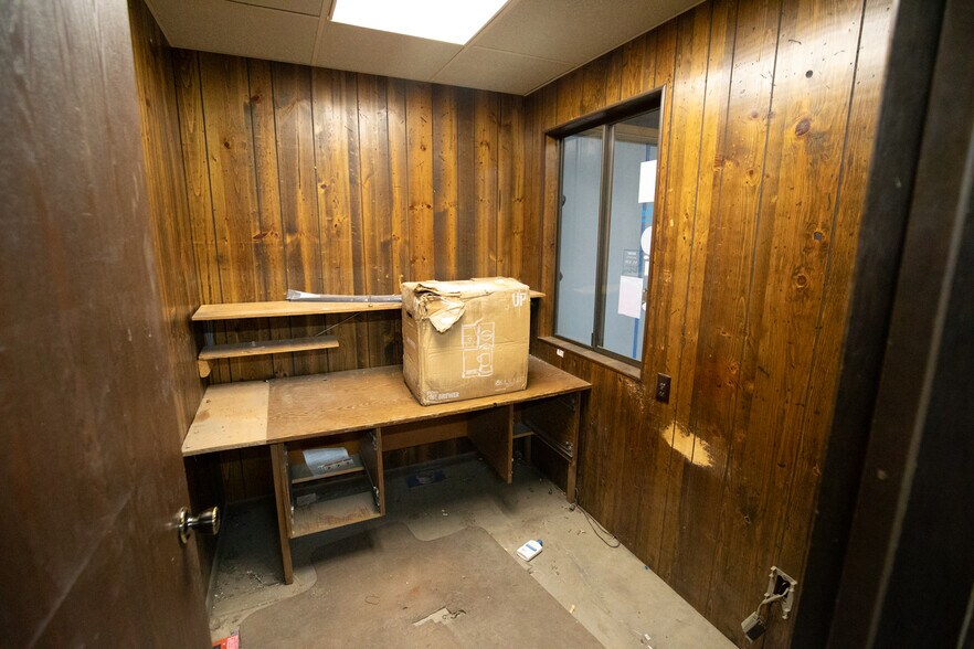 More Photos Of 1924 North Ave W, Missoula Warehouse For Sale