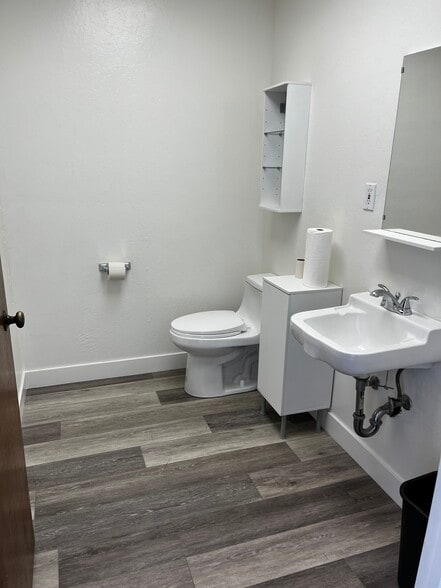 More Photos Of 100 N Hill Dr, Brisbane Light Manufacturing For Lease