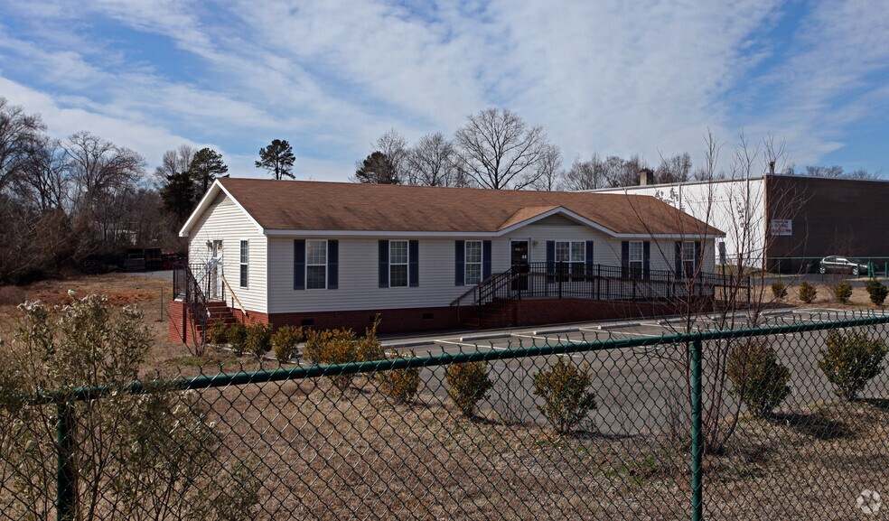 More Photos Of 227 Atando Ave, Charlotte Office For Lease