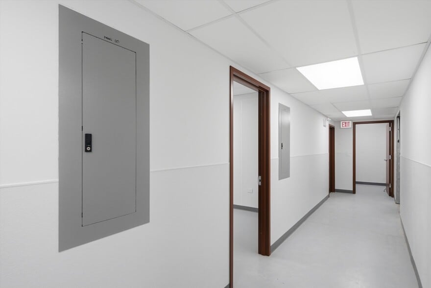 More Photos Of 2201 W Howard St, Chicago Restaurant For Lease