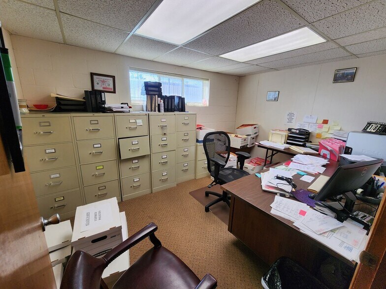 More Photos Of 420 S Cypress St, Pecos Office For Sale