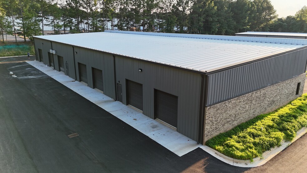 More Photos Of 94 Worldwide Dr, Dawsonville Light Distribution For Lease