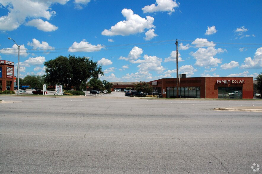 More Photos Of 6601-6677 McCart Ave, Fort Worth Unknown For Lease