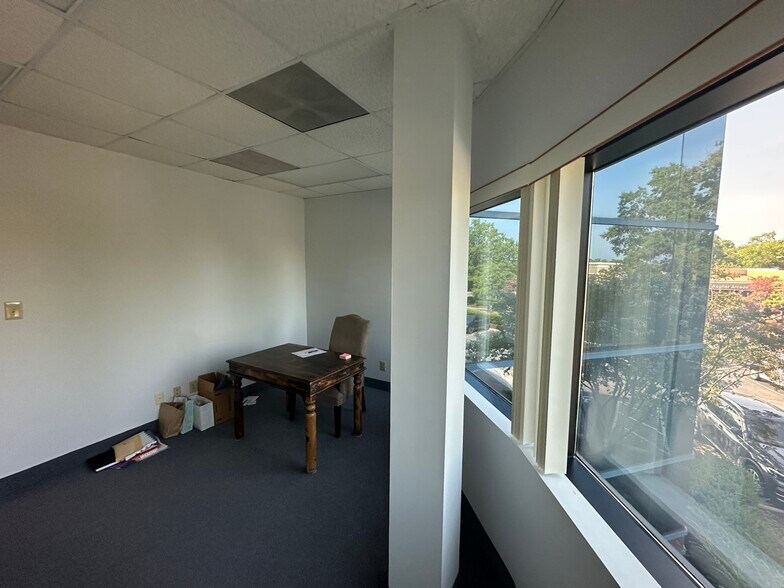 More Photos Of 4011 University Dr, Durham Office Residential For Lease