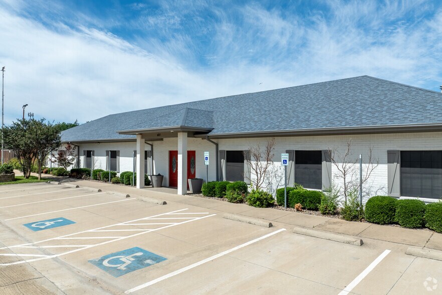 More Photos Of 421 Compton Ave, Irving Warehouse For Lease