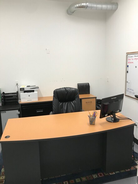 More Photos Of 3045 NW Campus Dr, Estacada Warehouse For Sale