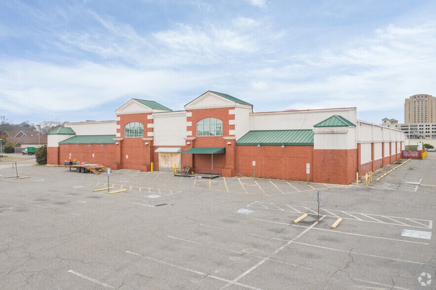 Primary Photo Of 521 Laskin Rd, Virginia Beach Supermarket For Lease