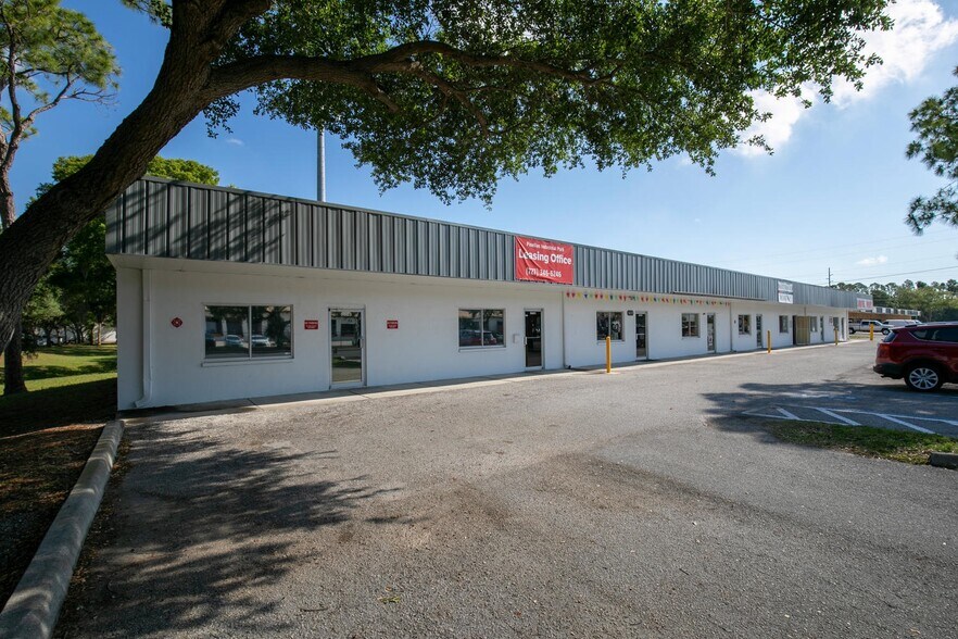 More Photos Of 5669-5681 70th Ave N, Pinellas Park Warehouse For Lease