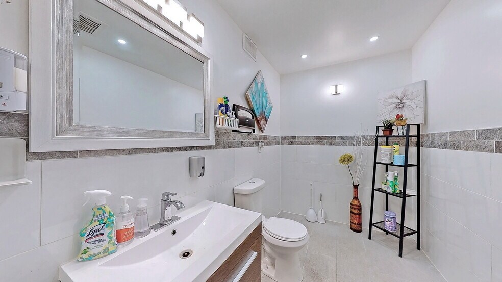 More Photos Of 715-717 Queen St E, Toronto Storefront Retail Office For Lease