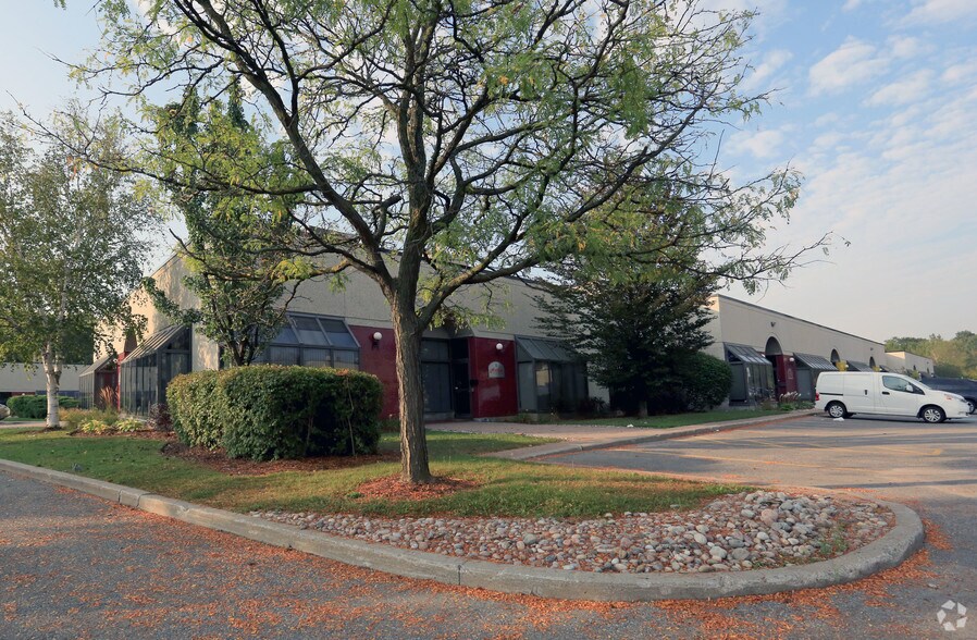 More Photos Of 110 W Beaver Creek Rd, Richmond Hill Light Distribution For Lease