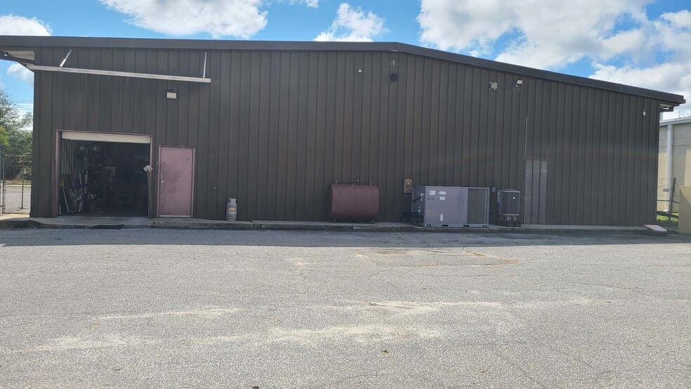 More Photos Of 9005 Woodyard Rd, Clinton Freestanding For Lease