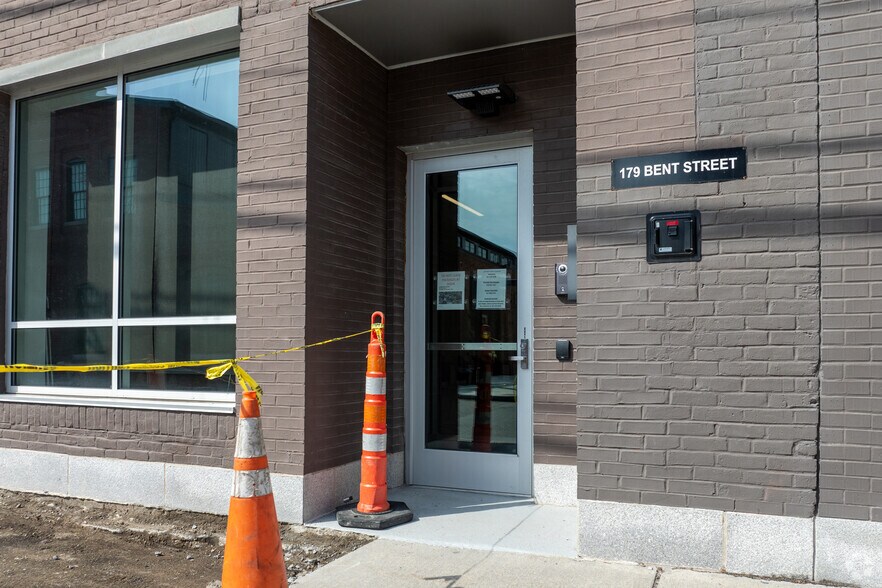 More Photos Of 179 Bent St, Cambridge Warehouse For Lease