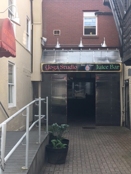 More Photos Of 37-39 Boltwood Walk, Amherst Storefront For Lease