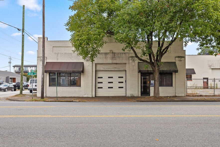 More Photos Of 1600 Broad St, Chattanooga General Retail For Sale