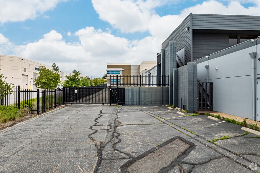 More Photos Of 1953 W 11th St, Upland Service For Sale