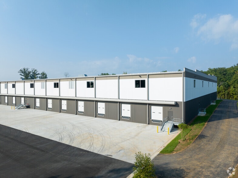 More Photos Of 70 Business Park Ct, Cartersville Distribution For Lease