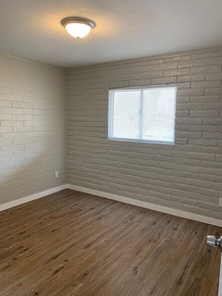More Photos Of 415 W 10th St, Casa Grande Apartments For Sale
