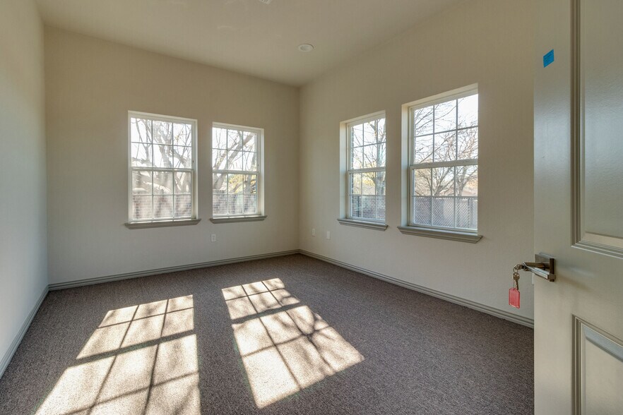 More Photos Of 5802 Watauga Rd, Watauga Medical For Sale