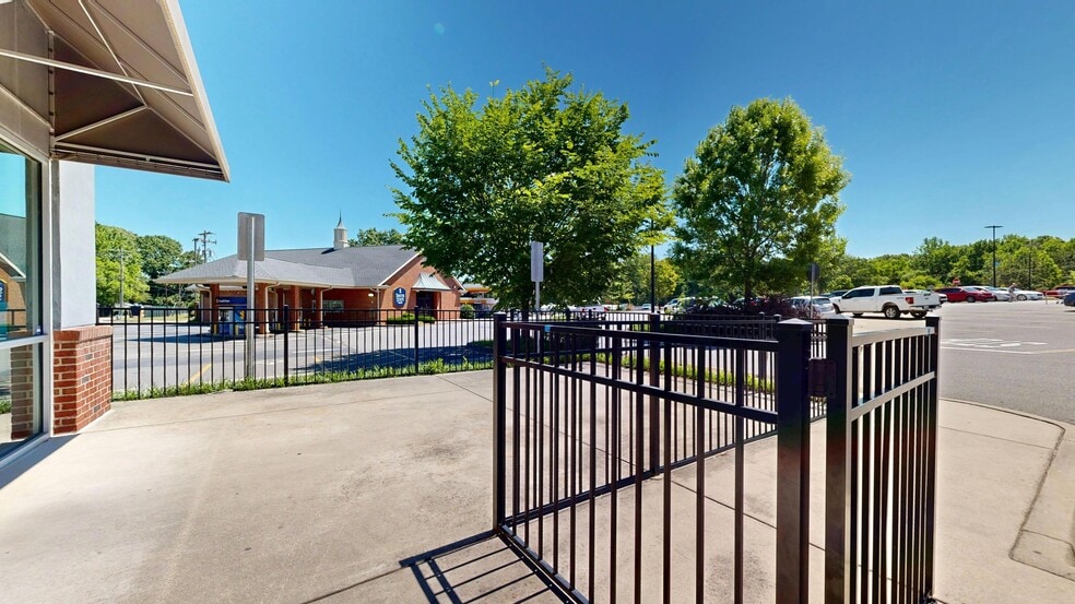More Photos Of 400 Dobys Bridge Rd, Fort Mill Storefront Retail Office For Lease
