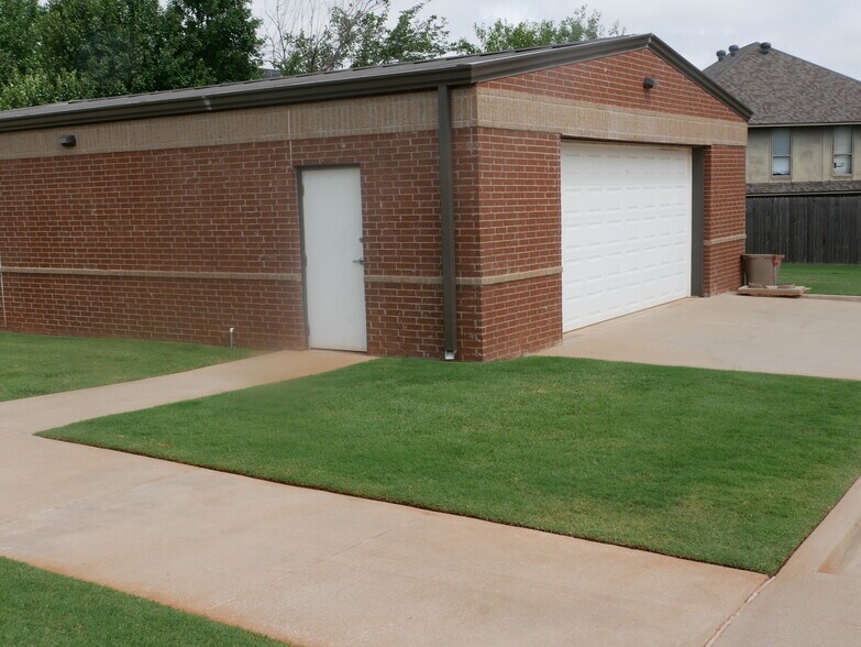 More Photos Of 25 NW 146th St, Edmond Medical For Lease