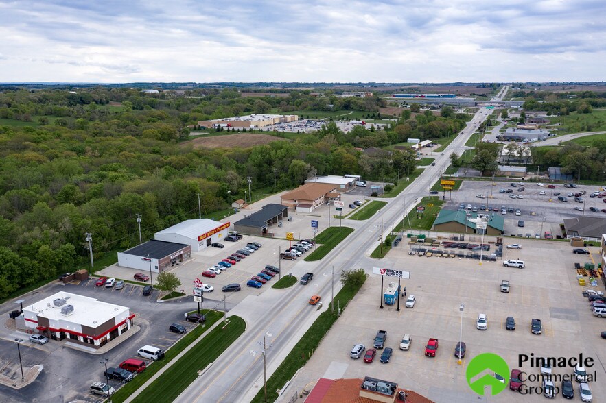 More Photos Of 1651 S 11th St, Nebraska City Showroom For Sale