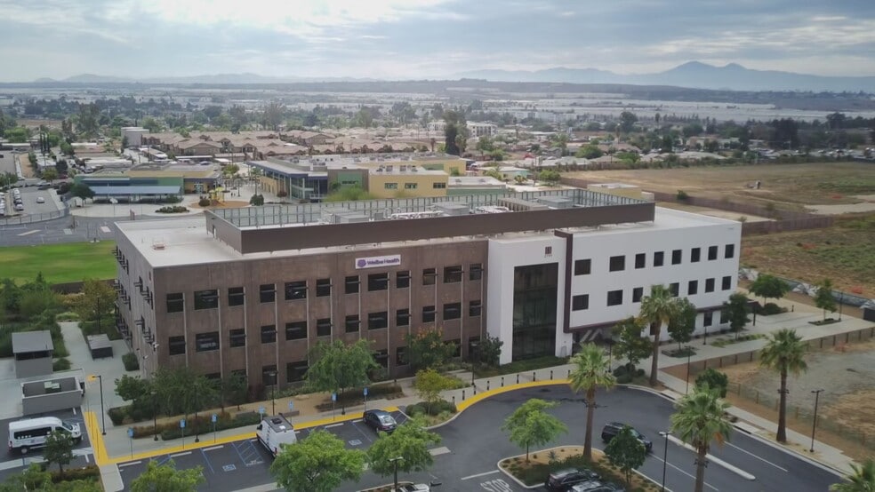 More Photos Of 2799 Gateway Dr, Riverside Medical For Lease