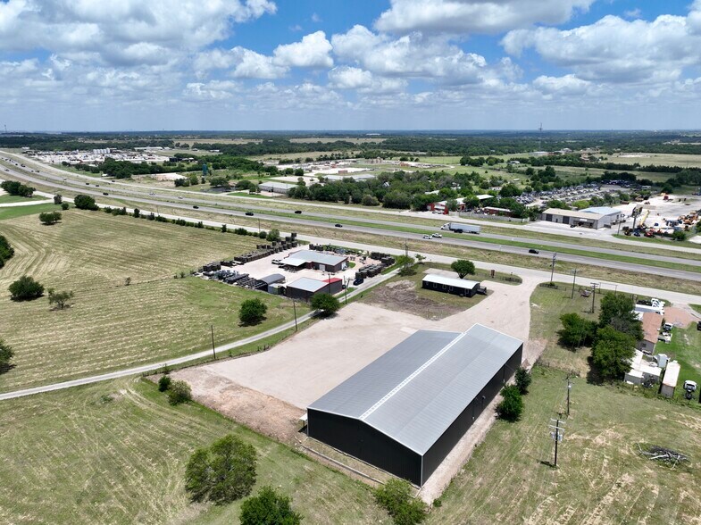 More Photos Of 4528 S Interstate 35, Alvarado Warehouse For Lease