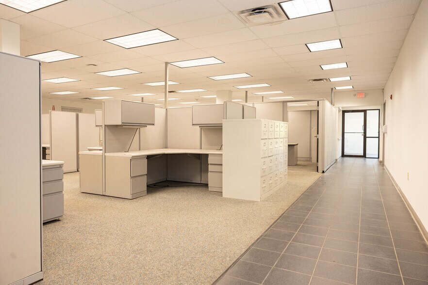 More Photos Of 21600 Drake Rd, Strongsville Warehouse For Sale