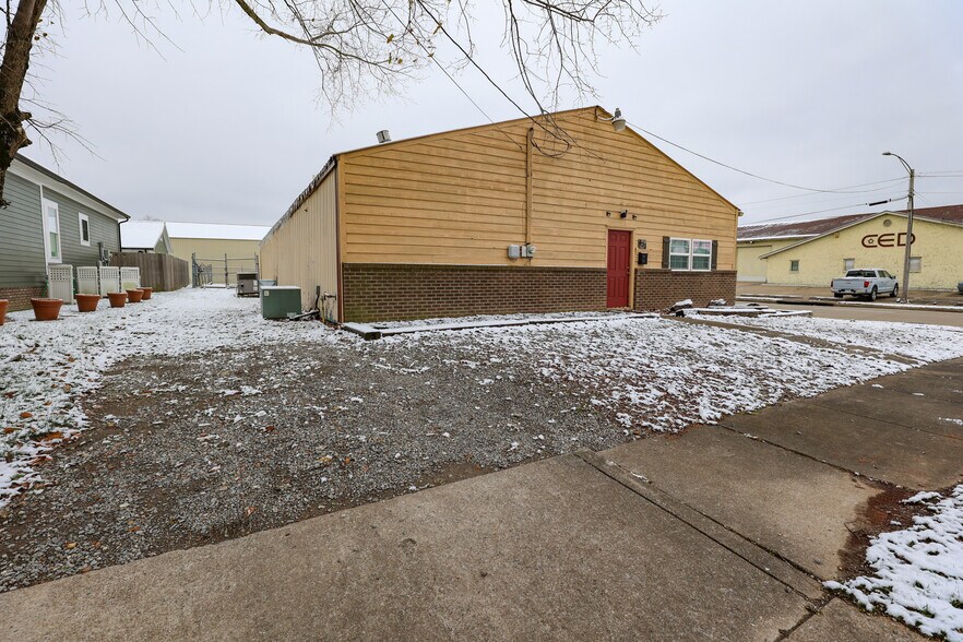 More Photos Of 633 N 6th St, Paducah Warehouse For Sale