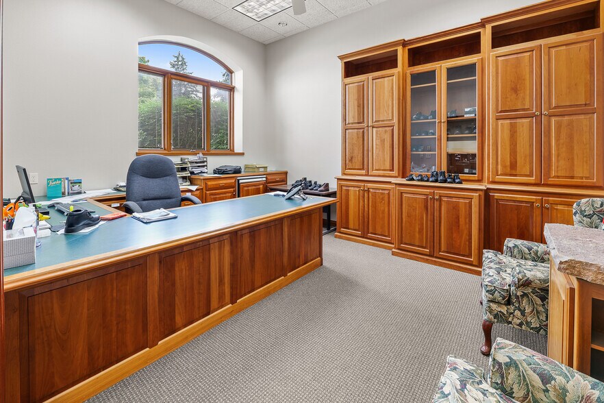 More Photos Of 1828 Park Ave, New Holstein Light Distribution For Sale