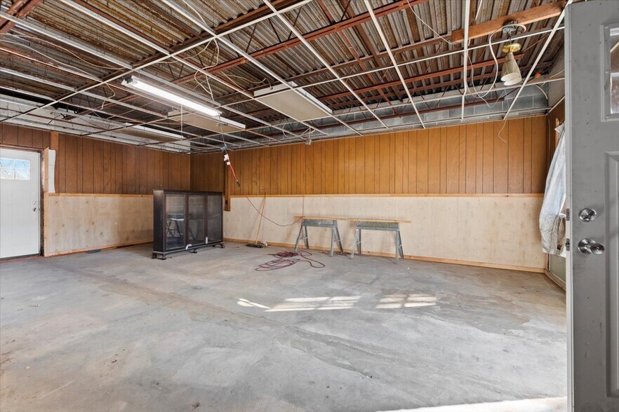 More Photos Of 256 Benmont Ave, Bennington Freestanding For Sale