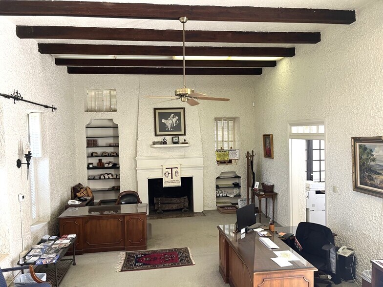 More Photos Of 233 W Twohig Ave, San Angelo Office For Sale