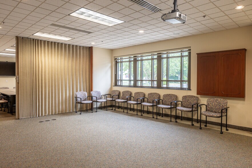 More Photos Of 172 Riverbend St, Waynesville Manufacturing For Sale