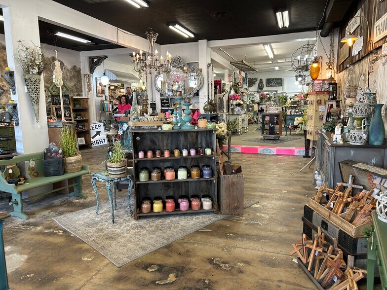 More Photos Of 1407 2nd St S, Nampa Storefront For Sale