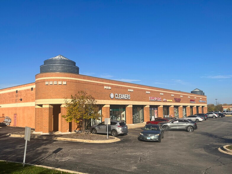 More Photos Of 335-411 E Geneva Rd, Carol Stream Unknown For Lease